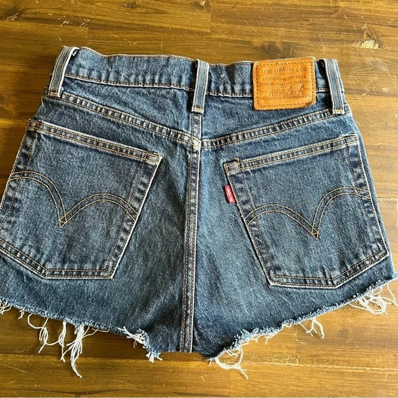 Levi’s Cut Off Denim Jean Shorts - Picture 2 of 8